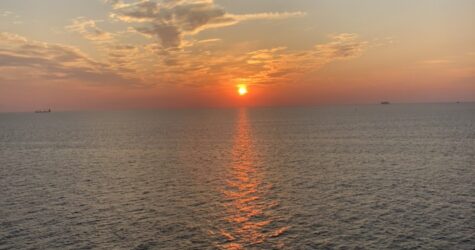 Lever du soleil oecuménique sur la plage de Fréjus